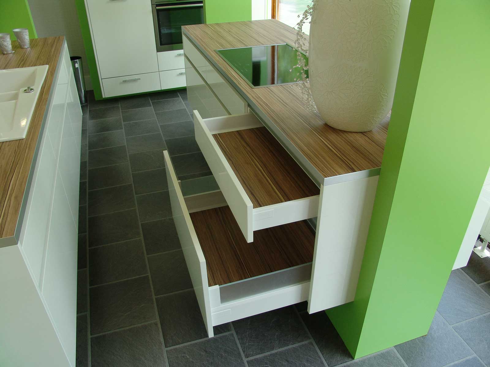 Jödicke Design - Showroom - Küche grün