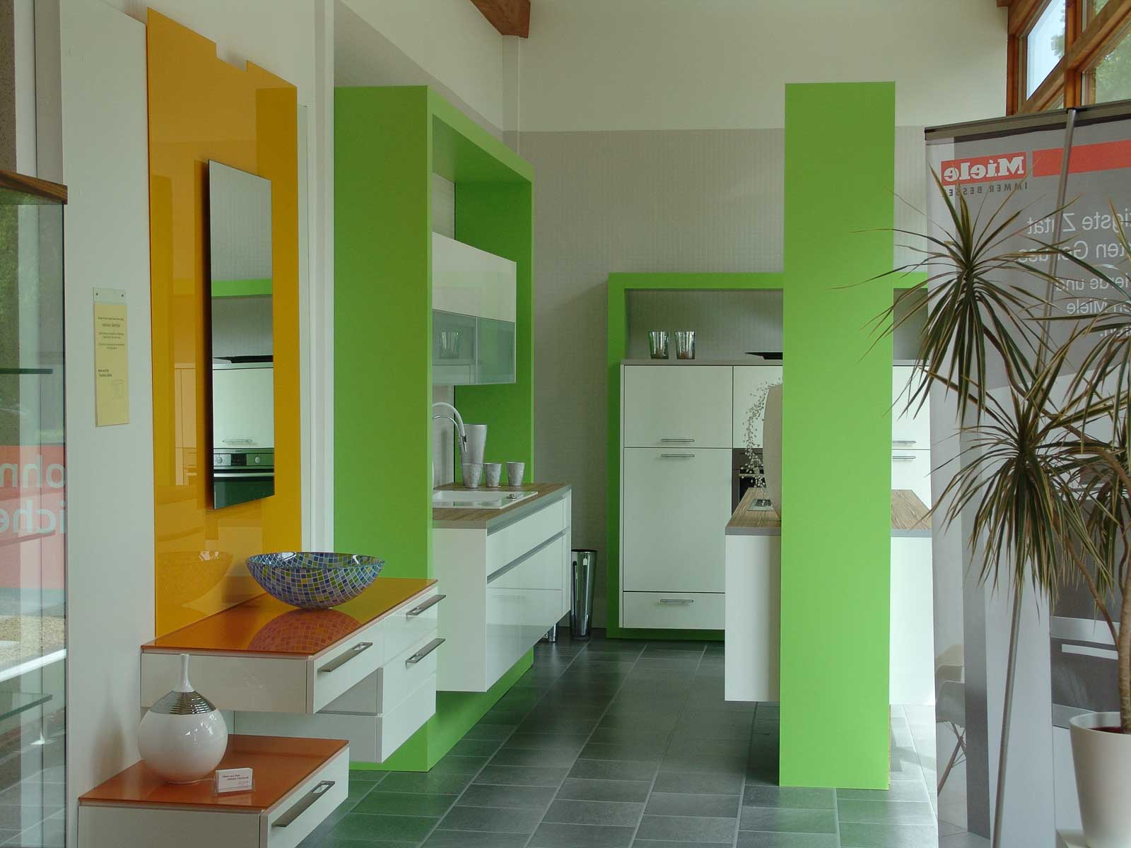 Jödicke Design - Showroom - Küche grün